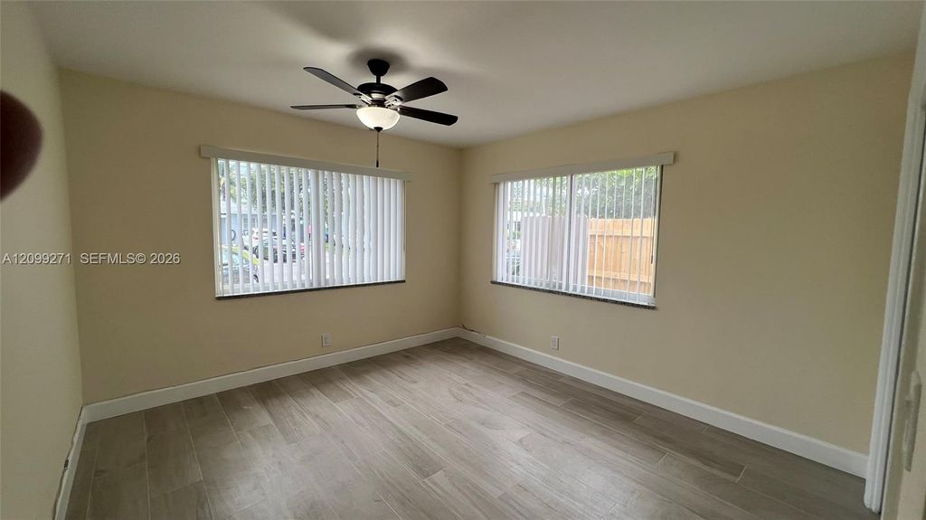 2561 NE 10th Ct #2561, photo 8