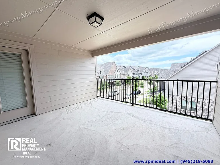 2130 Argolis Dr — Photo 30