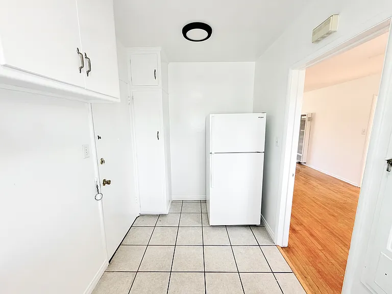 235 E California Blvd — Photo 38