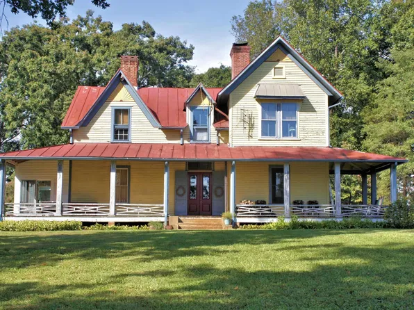 2995 Forsyth Rd, Esmont, VA 22937