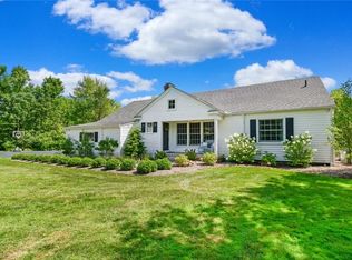 35 Murwood Dr, Moreland Hills, OH