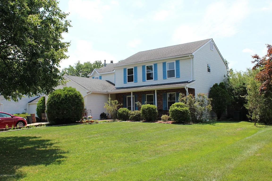 35 Lincolnshire Dr photo 1
