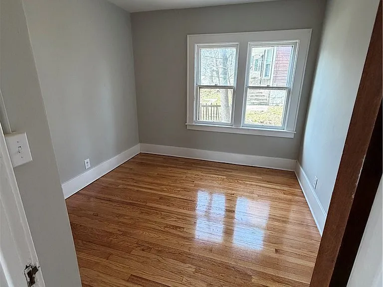 501-2 Clarendon St — Photo 5
