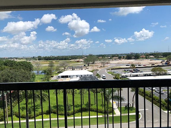 2nd image of 2425 Presidential Way APT 701