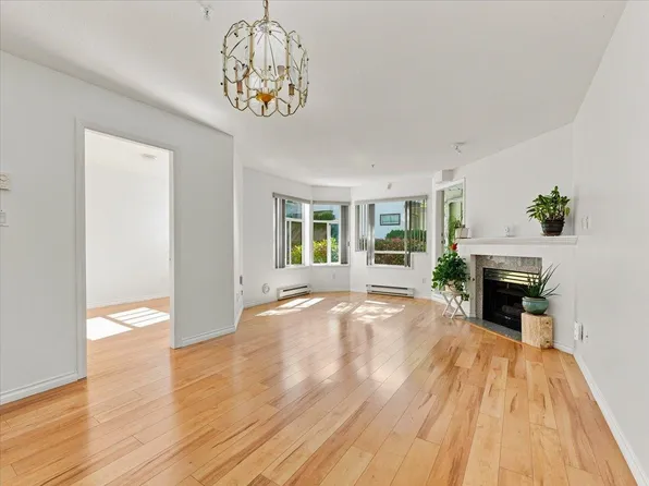3638 Rae Ave #207, Vancouver, BC V5R 2P5