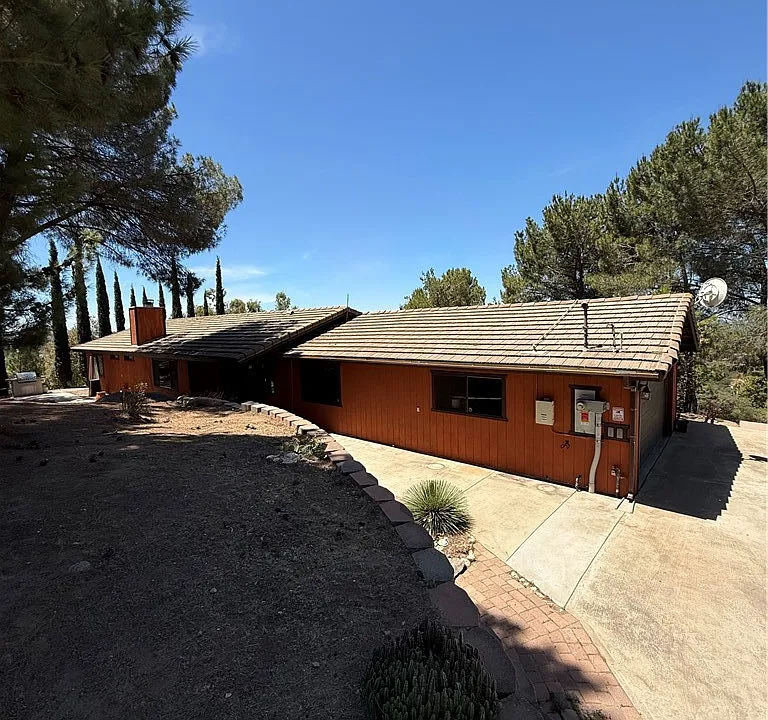 27258 Kiavo Dr