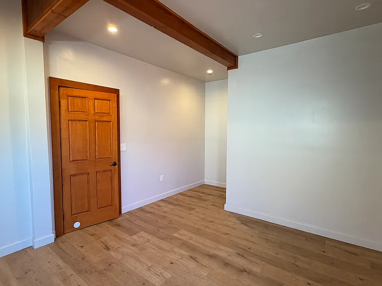 1904 Julian Ave — Photo 10