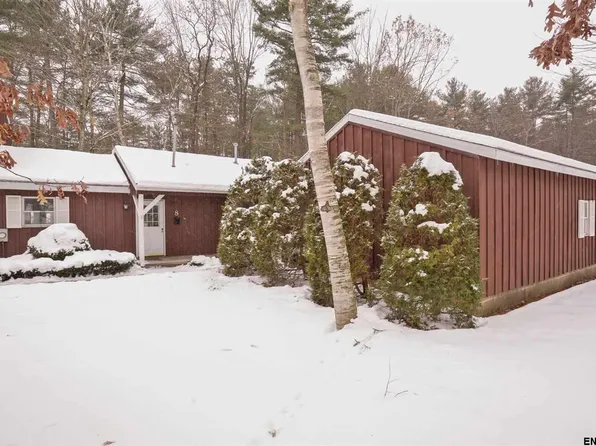 8 Queensway, Queensbury, NY 12804