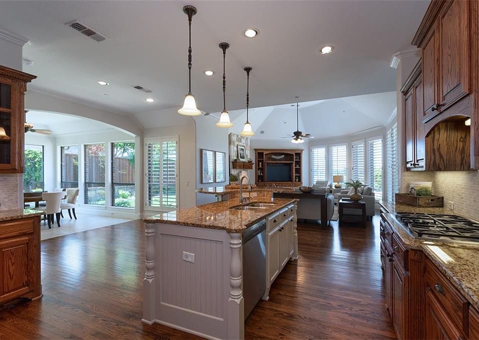 1st image of 505 Isleworth Ln