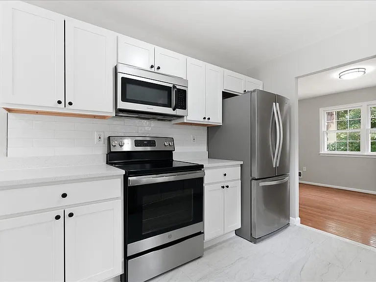 9200 Pebble Ct — Photo 32