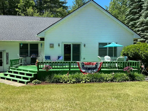 3170 Harold B St, Indian River, MI 49749