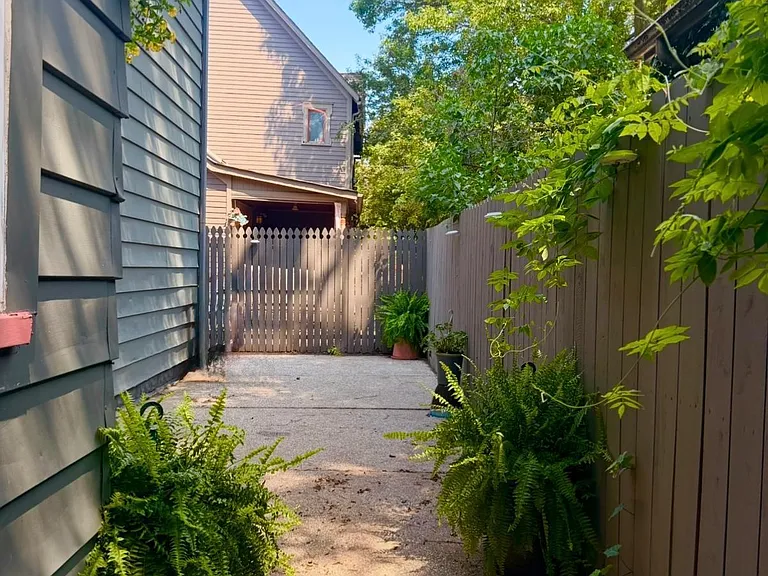 1872 W 44th St #2 — Photo 34