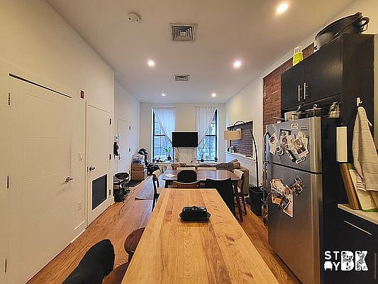 4th image of 23 Halsey St #2A