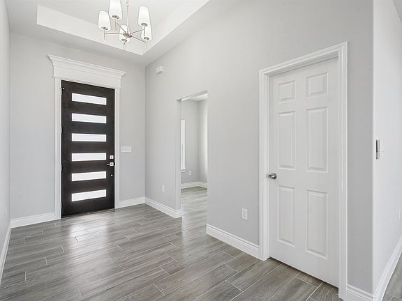 4th image of 156 Kenwood Ave