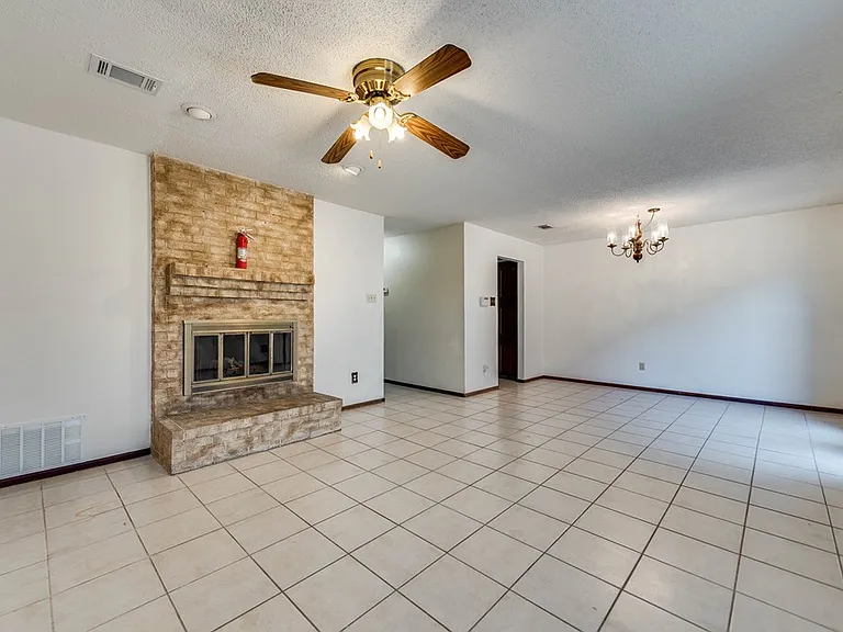3245 Preston Dr — Photo 9