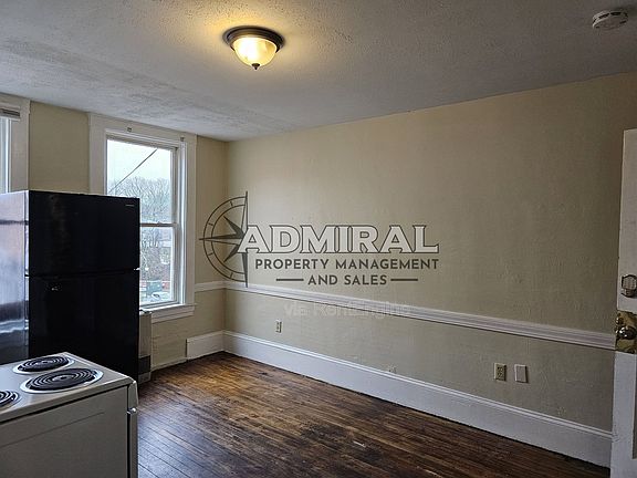 5th image of 42 N Main St #3