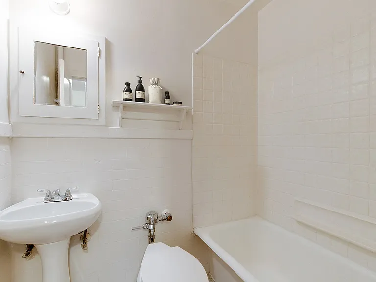 East Evans Apartments — Photo 5
