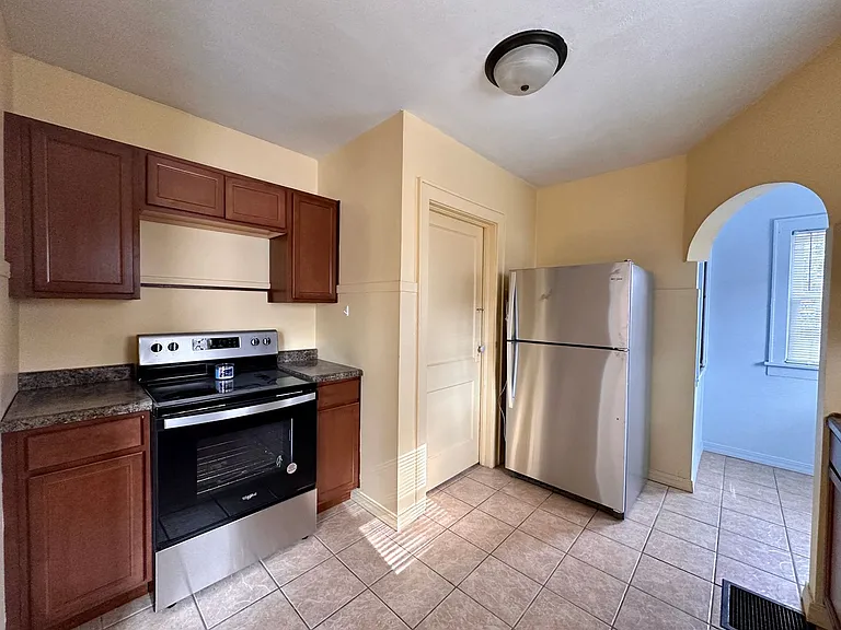 2510 College Ave — Photo 5