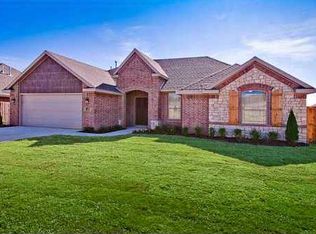 2790 Vanike Dr, Fayetteville, AR 72704