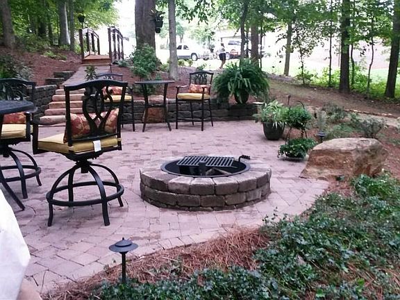 4th image of 136 Old Vineyard Ct