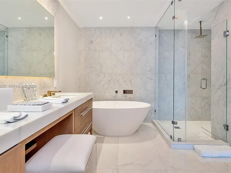 100 S Pointe Dr #708 — Photo 8