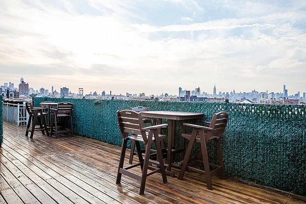 Rented by Cyberapts Management | media 30