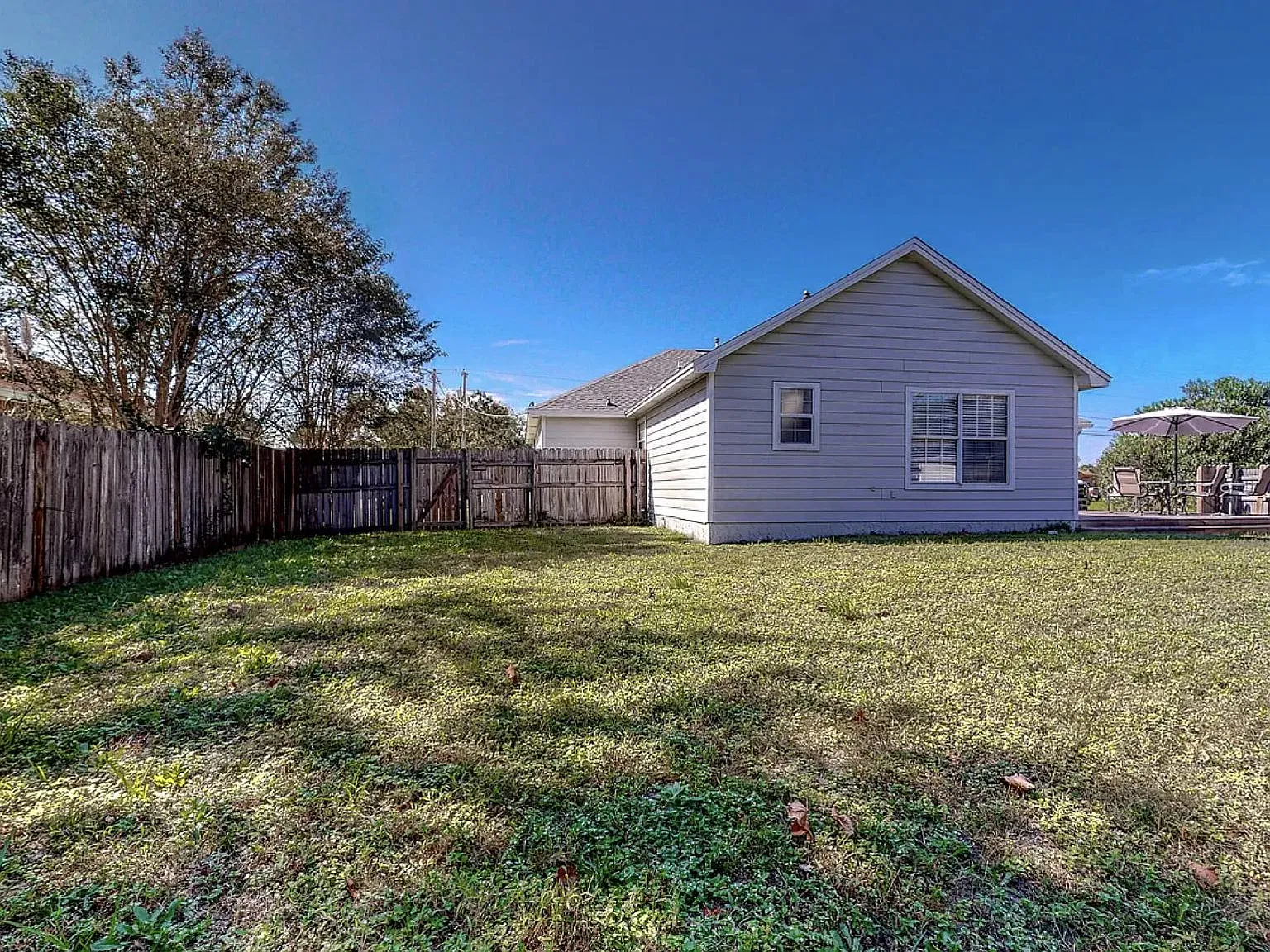 3 bed, 1303 sqft, $2,200 — Photo 2