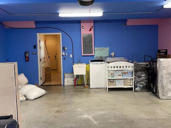 3rd image of 1086 N Jackson Ave