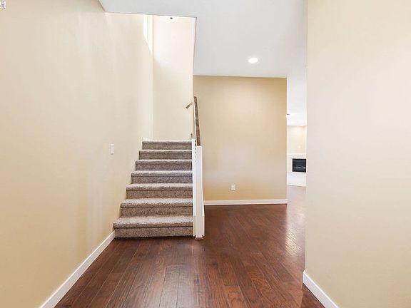 4th image of 5810 NE 62nd Cir