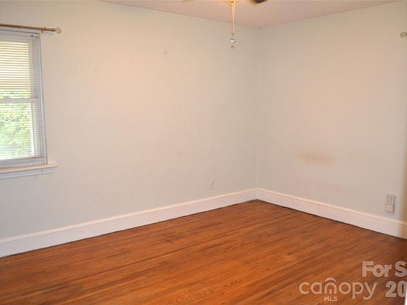 5th image of 827 Mohigan St