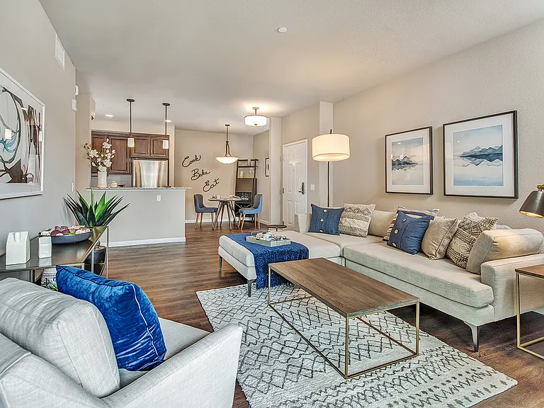 Canyon Oaks Luxury Apartments — Photo 12