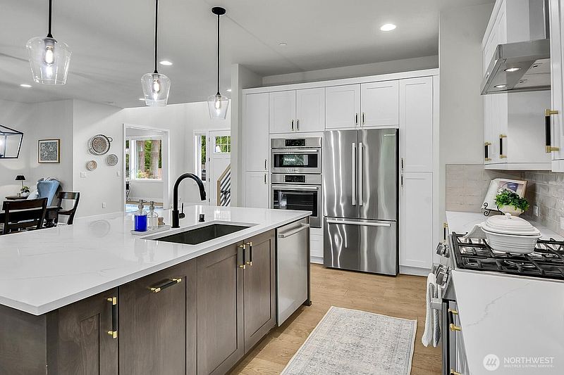 4th image of 6309 207th Avenue E