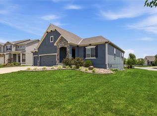 16989 S Heatherwood St, Olathe, KS 66062
