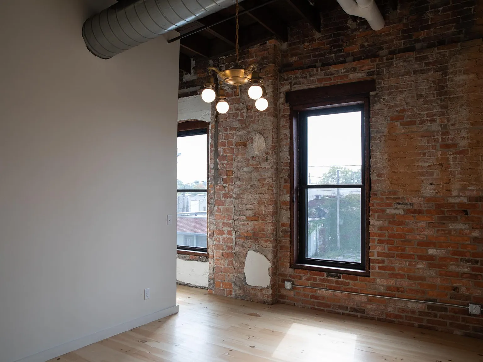 337 Broadway St — Photo 2