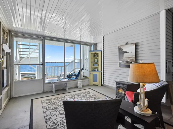 167 1st St NE, Forest Lake, MN 55025