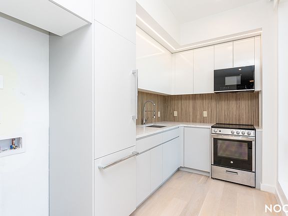 5th image of 131 Concord St #Penthouse 13
