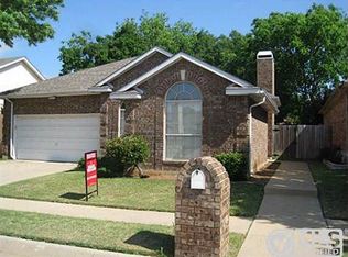 1913 Pine Ridge Dr, Bedford, TX 76021