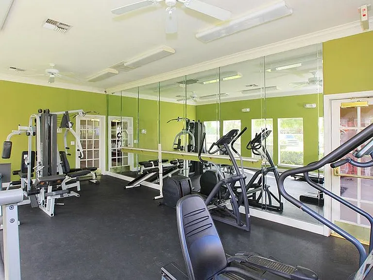 Las Palmas Apartments — Photo 7