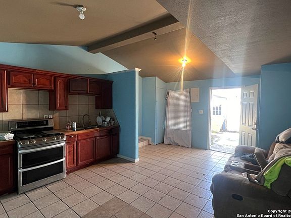 5th image of 4402 Lark Ave