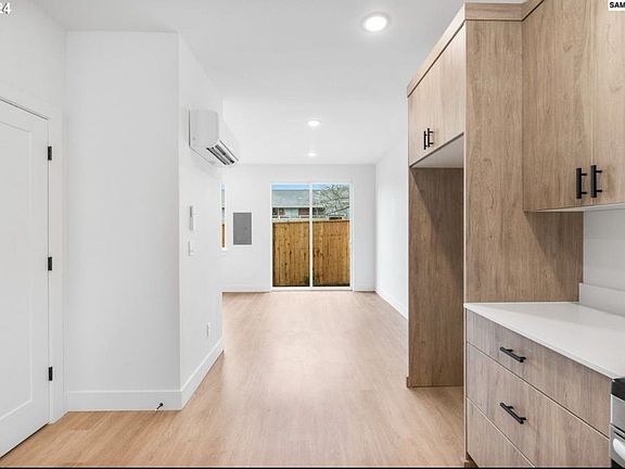 5th image of 2373 SE 135th Ave #2