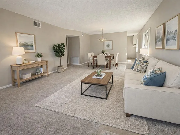 2402 Ecuadorian Way #40 — Photo 2