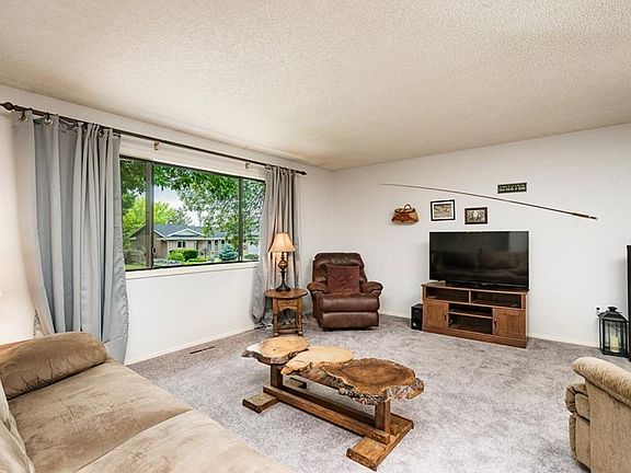 2nd image of 3113 Stillwater Dr