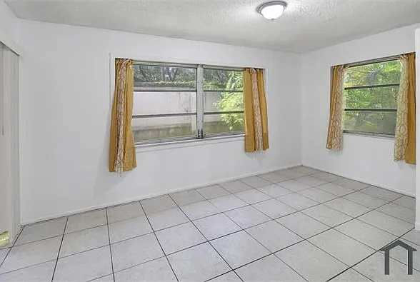 12020 NW 34th Pl — Photo 9
