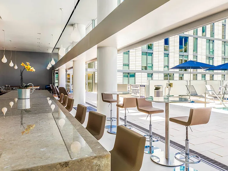 From morning coffee to sunset cocktails, enjoy refined poolside comfort with bar-style seating and modern elegance.