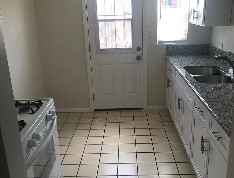 796 Colorado Ave #B — Photo 4