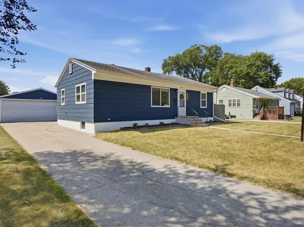 1617 14th St S, Fargo, ND 58103