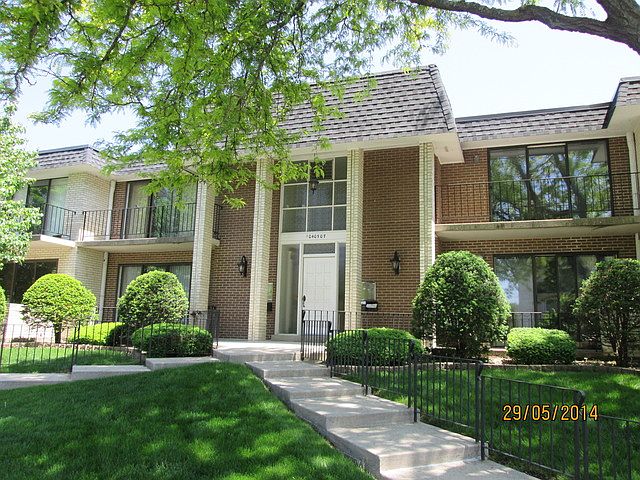 1st image of 10407 S Komensky Ave