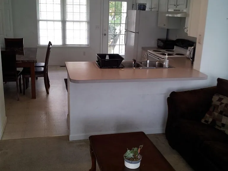 300 Sunset Dr #B — Photo 8