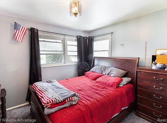 5th image of 28833 Fountain St