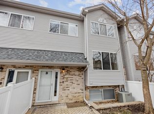 332 Park Ridge Ln #5-B, Aurora, IL 60504